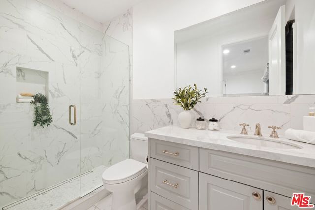 2543 Patricia Avenue, Los Angeles CA: https://media.crmls.org/mediaz/f53df622-e410-4dbe-ad61-4cd3a75146c7.jpg