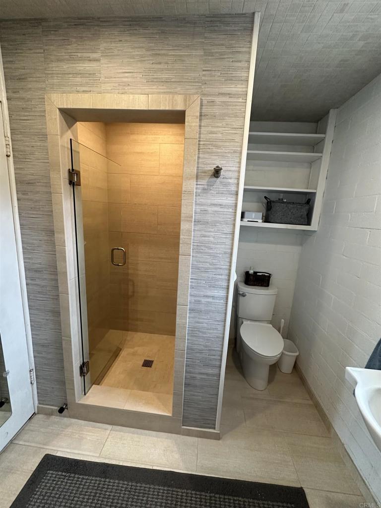 https://media.crmls.org/mediaz/f53eb628-ecee-412a-b3d4-fd0b63adeec2.jpg?preset=X-Large