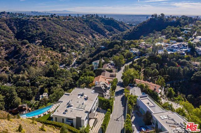 1740 Bel Air Road, Los Angeles CA: https://media.crmls.org/mediaz/f53eea3a-b9b0-4cda-9766-fd3d3bc27146.jpg