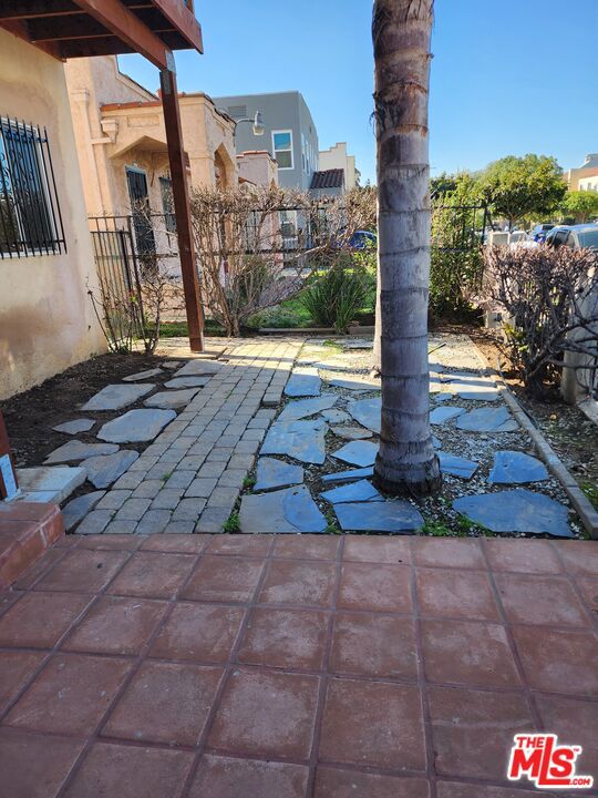 1342 S Bronson Avenue, Los Angeles CA: https://media.crmls.org/mediaz/f53f62dc-136f-45d6-87f2-ac0517749dad.jpg
