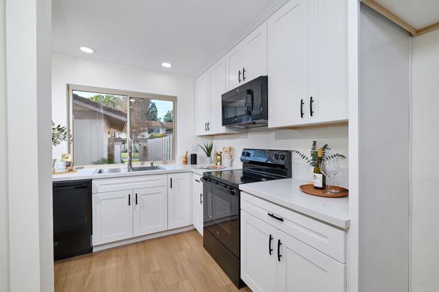 Detail Gallery Image 14 of 39 For 11364 Poblado Rd, San Diego,  CA 92127 - 2 Beds | 1/1 Baths