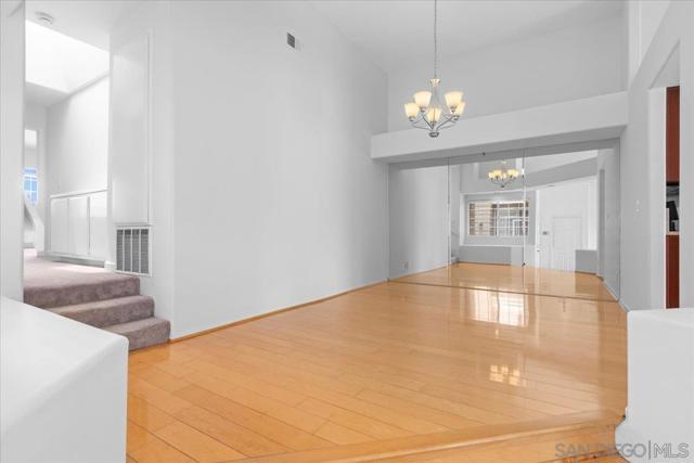 8585 Via Mallorca, La Jolla CA: https://media.crmls.org/mediaz/f5404637-fd41-4c13-8c21-345dbc626bb1.jpg
