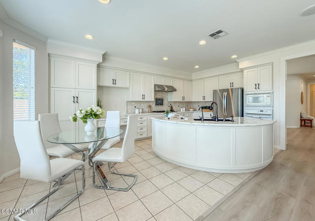 3030 Hollycrest Avenue, Thousand Oaks CA: https://media.crmls.org/mediaz/f5404ff3-b35f-4e59-8d4c-bd906c4b81b6.jpg