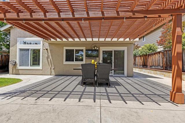 7777 Crossridge Rd, Dublin CA: https://media.crmls.org/mediaz/f540c91b-7ca2-4b9f-a6d1-fa08aa4f740d.jpg