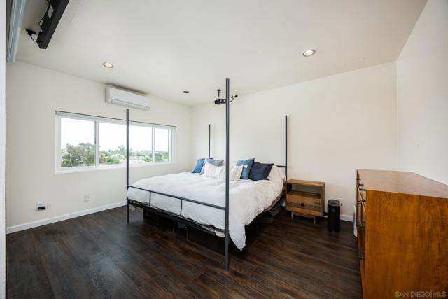 1449 Edgemont St, San Diego CA: https://media.crmls.org/mediaz/f542f531-70d0-4547-9864-d2b3b4a5f94c.jpg