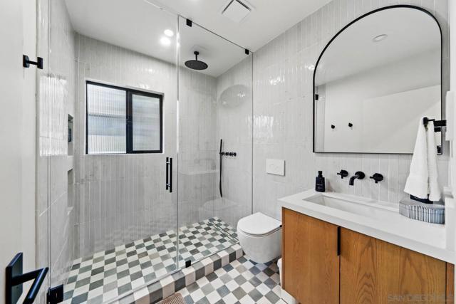 7372 76 Fay Ave, La Jolla CA: https://media.crmls.org/mediaz/f542fd82-94f1-4027-9101-2894e555fcbc.jpg