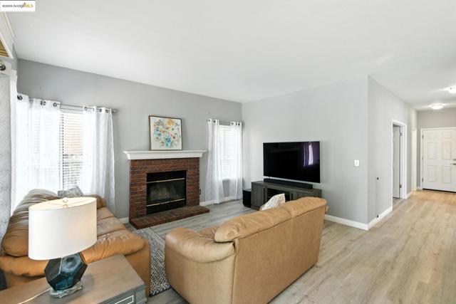 2201 Mark Twain Drive, Antioch CA: https://media.crmls.org/mediaz/f543069d-8a19-4c7e-b44c-a9111da19d79.jpg