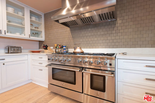 1207 Poinsettia Drive, West Hollywood CA: https://media.crmls.org/mediaz/f5435176-35bc-43f1-94c0-abd38e13565c.jpg