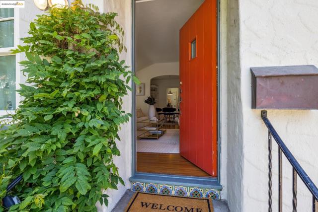1128 Evelyn Ave, Albany CA: https://media.crmls.org/mediaz/f543b018-ca2d-41c3-b90f-5bbdd056ac47.jpg