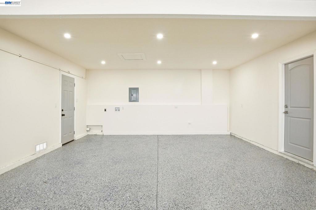 https://media.crmls.org/mediaz/f543b282-aa05-4430-a280-a03a69e0b097.jpg?preset=X-Large