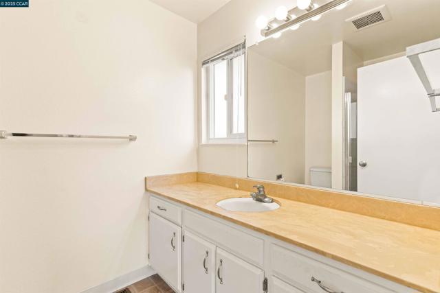 4045 Hoen Ave, Santa Rosa CA: https://media.crmls.org/mediaz/f543e597-397f-42a4-8b26-e3e146859c45.jpg