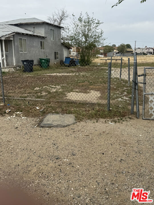 38652 9th Street, Palmdale CA: https://media.crmls.org/mediaz/f543f053-866e-41e6-800c-0621ce76fb0c.jpg