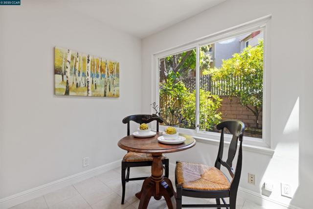 1513 Siskiyou Dr, Walnut Creek CA: https://media.crmls.org/mediaz/f544d415-367c-483c-a0cf-0958c11c5099.jpg