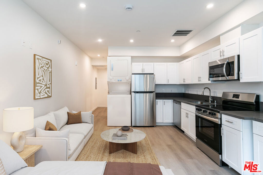 1227 N Berendo Street #203