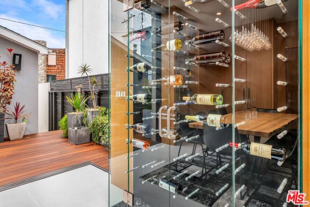 749 Oxford Ave Avenue, Venice CA: https://media.crmls.org/mediaz/f545765f-b071-4305-a1fe-42832ed2556e.jpg