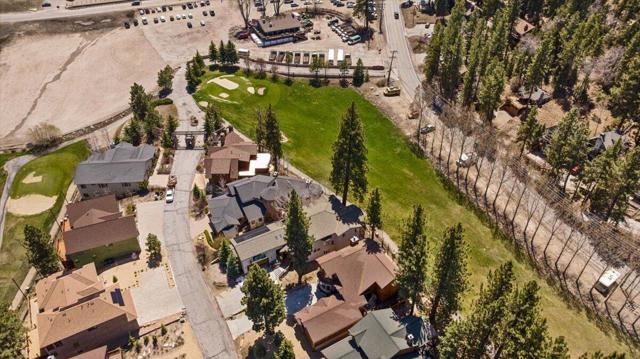1215 Wolf Creek Court, Big Bear CA: https://media.crmls.org/mediaz/f5469bab-eef2-4491-aefb-96042c848fc4.jpg