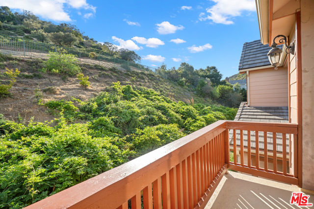 1772 Tamarack Street, Westlake Village CA: https://media.crmls.org/mediaz/f54747f0-f0f2-4fd4-b148-6fe348622d2a.jpg