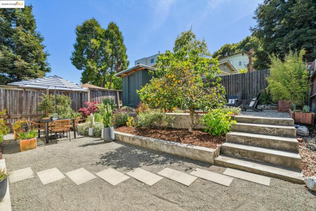 6212 Bernhard, Richmond CA: https://media.crmls.org/mediaz/f5476709-f08f-4b48-8168-80ba17f8696b.jpg