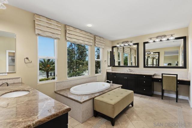 1833 Corte Galeana, Chula Vista CA: https://media.crmls.org/mediaz/f547ea26-350e-4a94-8a32-4a1ec9ecd21a.jpg