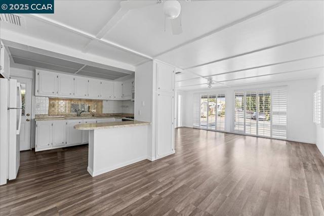 100 Welcome Ave, Concord CA: https://media.crmls.org/mediaz/f547ec21-fd3d-4565-93e3-0b2acf3079a8.jpg