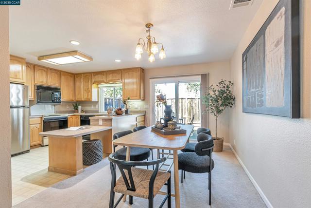 812 Royal Ann Ln, Concord CA: https://media.crmls.org/mediaz/f5484b86-e319-4cbf-8cf4-a74acc6524ad.jpg