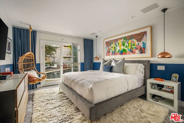 2137 Sunset Plaza Drive, Los Angeles CA: https://media.crmls.org/mediaz/f5495bd2-6793-438b-9c78-af69d381988c.jpg