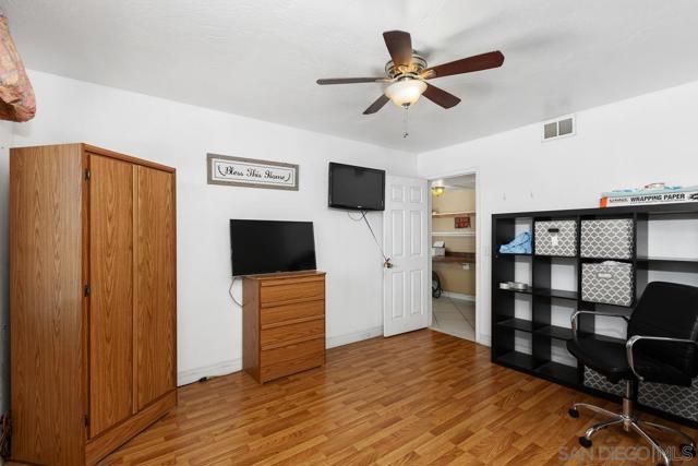 4816 Redondo Dr, La Mesa CA: https://media.crmls.org/mediaz/f549d2fd-8c96-45b9-b5a0-119f3c7a3fee.jpg
