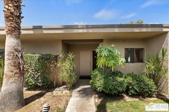1326 N Tiffany Circle, Palm Springs CA: https://media.crmls.org/mediaz/f54a3af3-2ec7-4c62-b3b6-ba6aab77903a.jpg