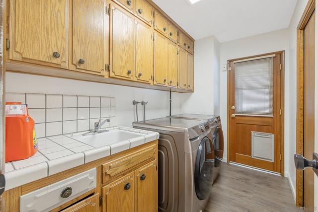 300 W Adrian Way, Hanford CA: https://media.crmls.org/mediaz/f54a6593-ab40-4a64-baea-52ee4880d6e4.jpg