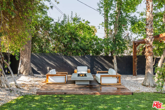 5831 Elba Place, Woodland Hills CA: https://media.crmls.org/mediaz/f54adabc-4840-4006-b811-086f839b32cb.jpg