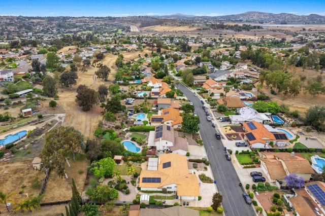 3812 Wild Oats Ln, Bonita CA: https://media.crmls.org/mediaz/f54b1cda-8bed-4fa5-b527-04136262c827.jpg