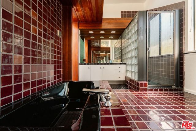 3372 Longridge Terrace, Sherman Oaks CA: https://media.crmls.org/mediaz/f54b4f8d-586a-47c6-b26a-8c1d4dc2eb6c.jpg