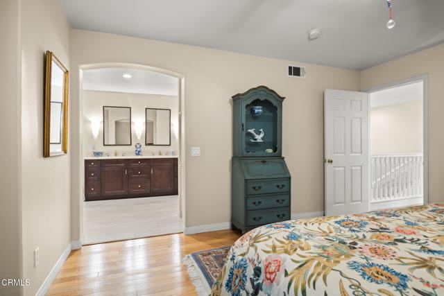 985 Corte Augusta, Camarillo CA: https://media.crmls.org/mediaz/f54b7730-d013-4884-b2ff-e8652ceeb696.jpg