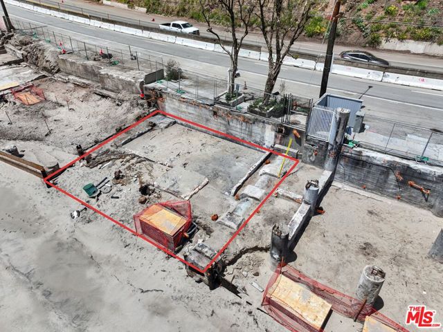 20802 Pacific Coast Highway, Malibu CA: https://media.crmls.org/mediaz/f54be2a0-05b0-48d6-be2e-b342ca71628e.jpg