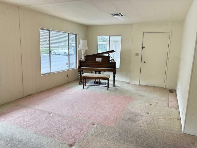 Detail Gallery Image 10 of 36 For 2130 Sunset Dr #99,  Vista,  CA 92081 - 2 Beds | 2 Baths