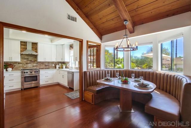 2336 Rancho Diego Ct, Escondido CA: https://media.crmls.org/mediaz/f54c6fb7-3b0c-4bdc-822b-7837c3929855.jpg