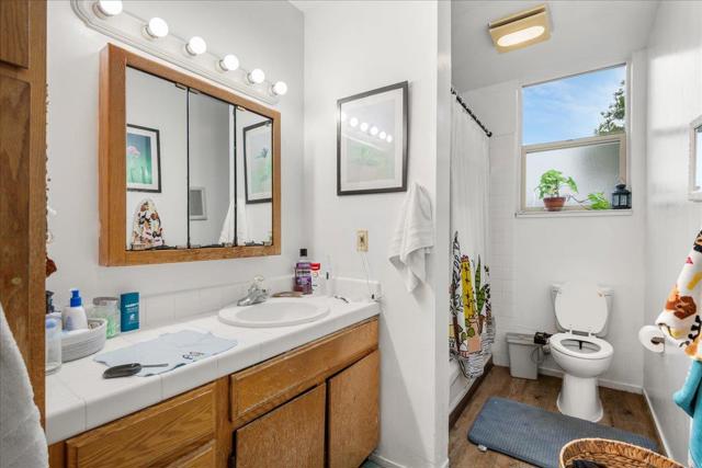 2464 Palmetto Street, Oakland CA: https://media.crmls.org/mediaz/f54d3c5e-8565-4953-8787-dcbddb13d1ef.jpg