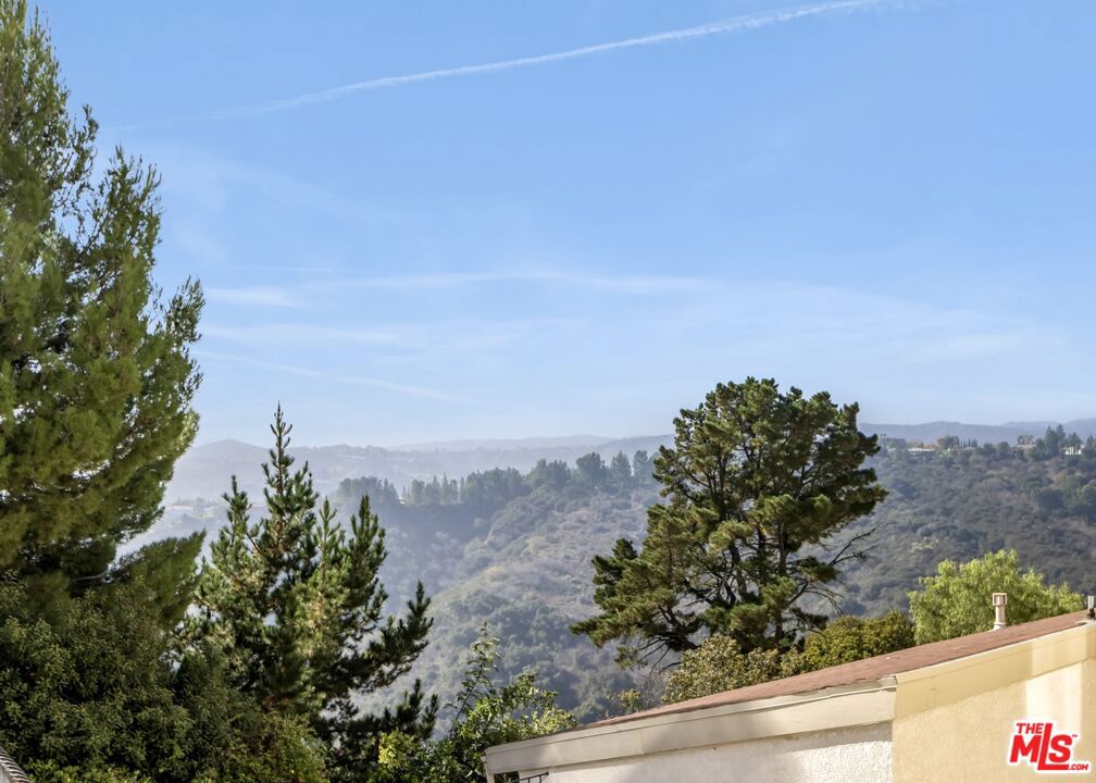 https://media.crmls.org/mediaz/f54d8627-d78e-4117-89ff-904d748c8ca4.jpg?preset=X-Large