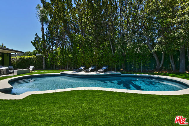 3221 Elvido Drive, Los Angeles CA: https://media.crmls.org/mediaz/f54df44b-7dad-4b71-9e69-230e0f313700.jpg