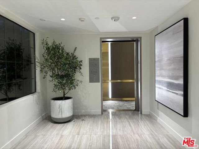 Drew Fenton | 555 S Barrington Avenue Los Angeles CA | MLS: 7423820 Drew Fenton | 555 S Barrington Avenue Los Angeles CA | MLS: 7423820