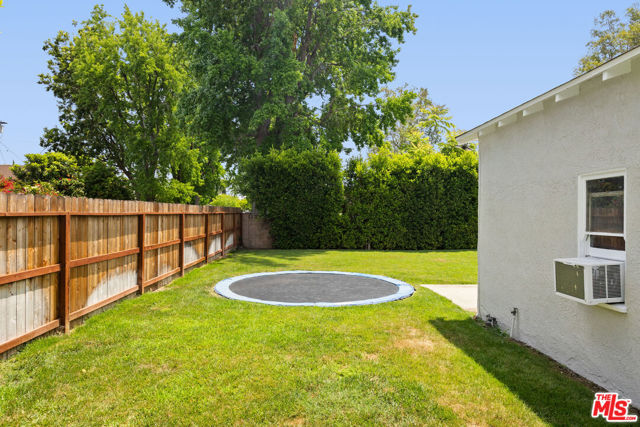 5432 Fulton Avenue, Sherman Oaks CA: https://media.crmls.org/mediaz/f54e8136-6071-4471-9fa1-9a10d0da7a5e.jpg