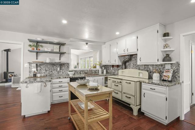 6324 Bonita Ct, Richmond CA: https://media.crmls.org/mediaz/f54efb07-ae8f-486e-b364-e3f33818925b.jpg