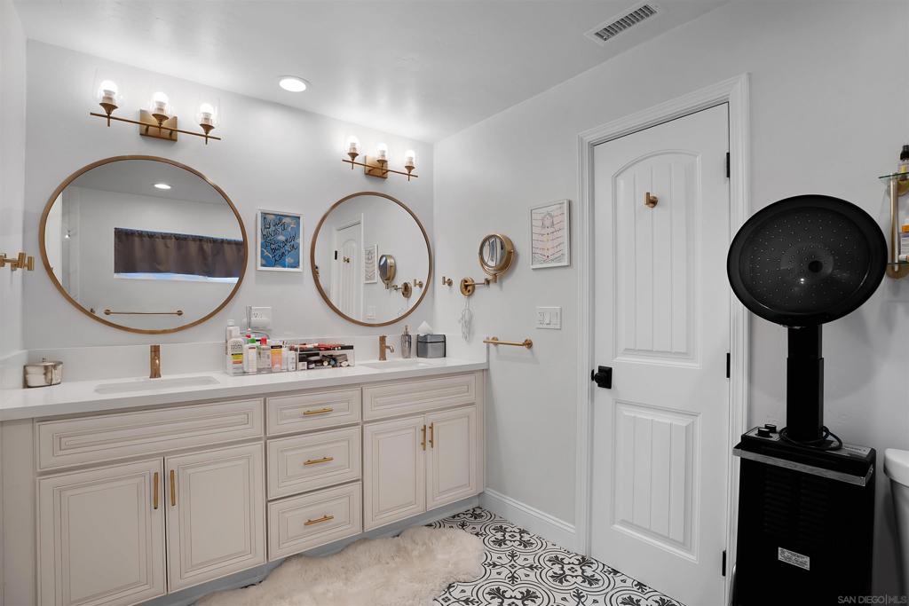 MLS #250035692SD img 26