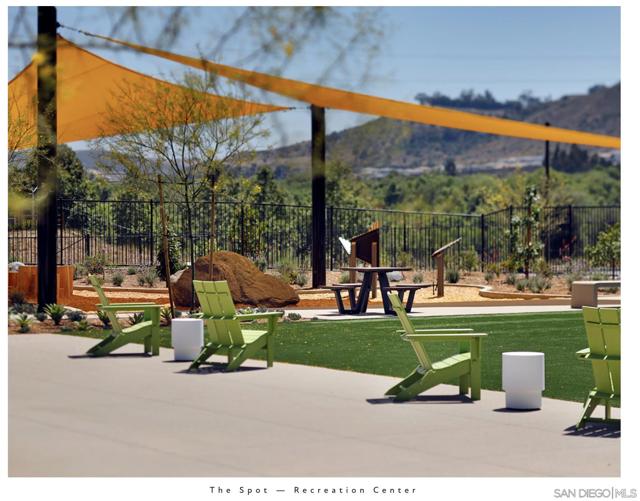 35111 Cooper Pl, Fallbrook CA: https://media.crmls.org/mediaz/f54fa7c4-561e-43b0-a50e-ec694dc598d6.jpg