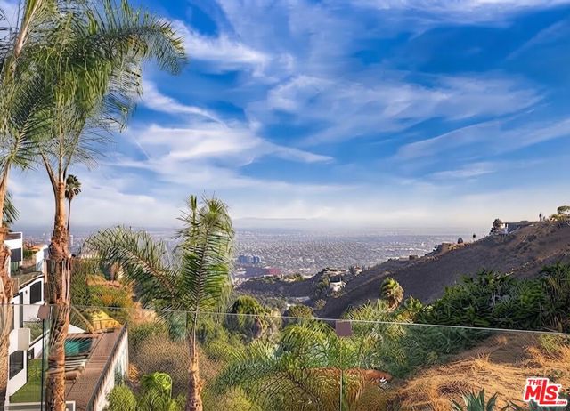 2137 Sunset Plaza Dr. photo 67