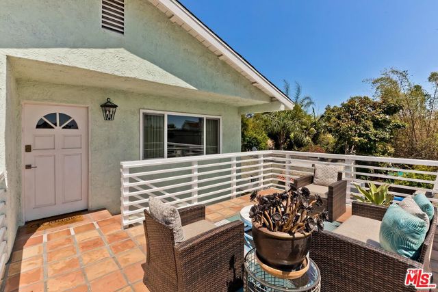 4417 Campbell Drive, Los Angeles CA: https://media.crmls.org/mediaz/f5502d71-2571-4203-8f26-bffc20196f89.jpg