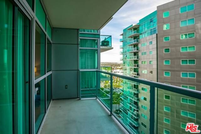 13700 Marina Pointe Drive, Venice CA: https://media.crmls.org/mediaz/f5508448-0226-47b3-bcff-d48c2260ebcc.jpg