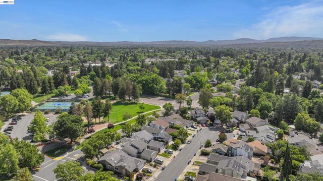5943 Corte Arboles, Pleasanton CA: https://media.crmls.org/mediaz/f55093b0-b3df-4965-8996-6570255df388.jpg