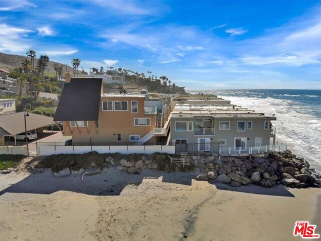 11770 Pacific Coast Highway, Malibu CA: https://media.crmls.org/mediaz/f550d3b0-baec-4aa3-b4b9-f210b958ee0b.jpg