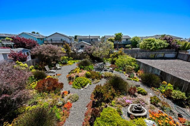 316 Valdez Avenue, Half Moon Bay CA: https://media.crmls.org/mediaz/f550d53c-f62c-4bdc-9437-25d1666fc284.jpg